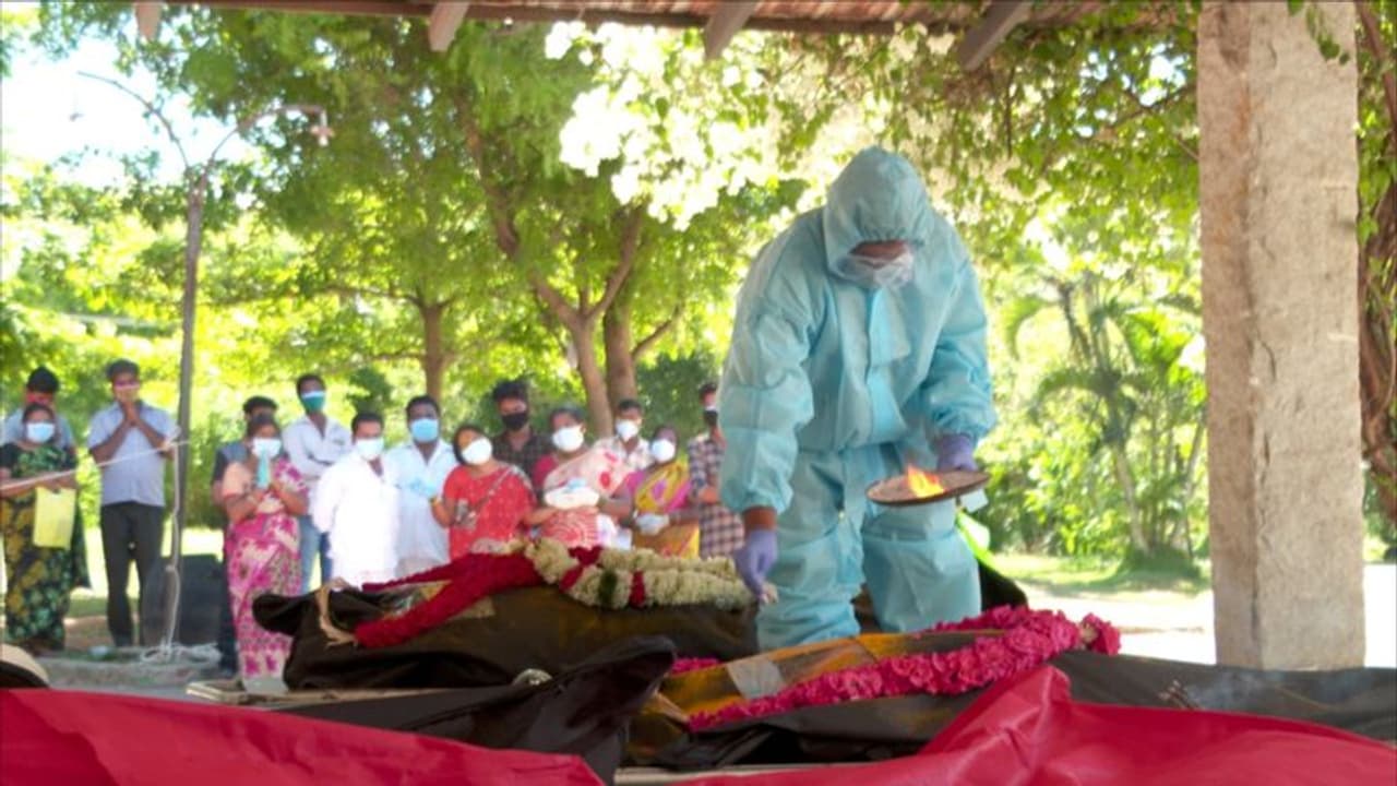 இந்த மனசுக்கு பெயர்தான் சார் கடவுள்... கொரோனாவால் இறந்த உடலுக்கான ஈஷாவின் மதிப்பும்... கண்ணியமும்..!