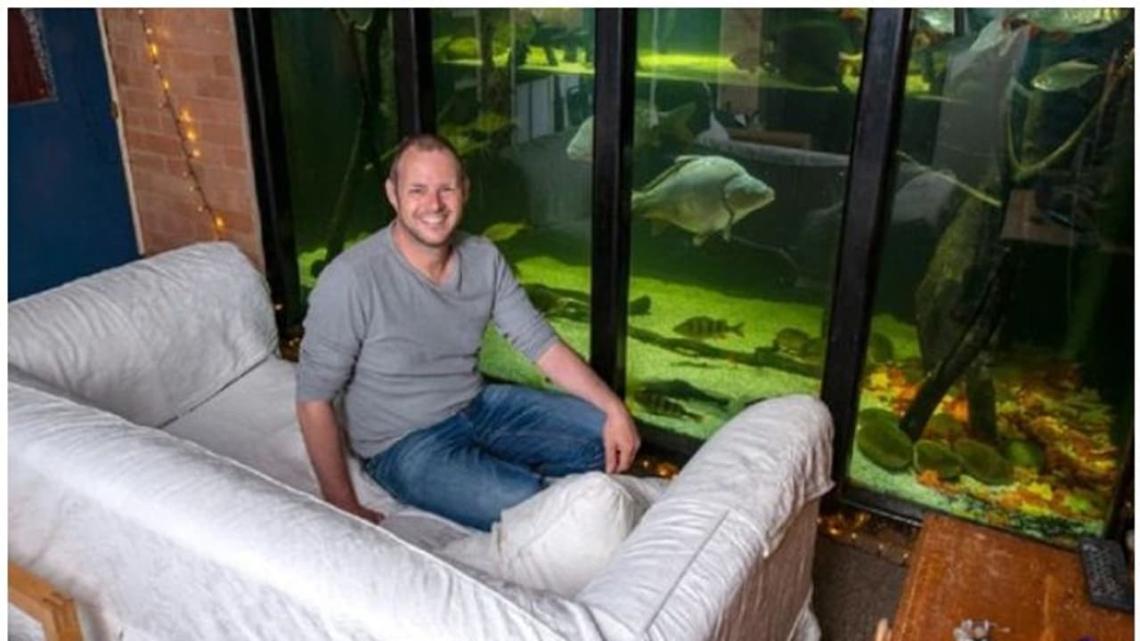 വീട് തന്നെ അക്വേറിയമാക്കി മാറ്റി ഒരു യുവാവ്, ഇതിനായി ചിലവായ തുക എത്രയാണെന്നോ....?