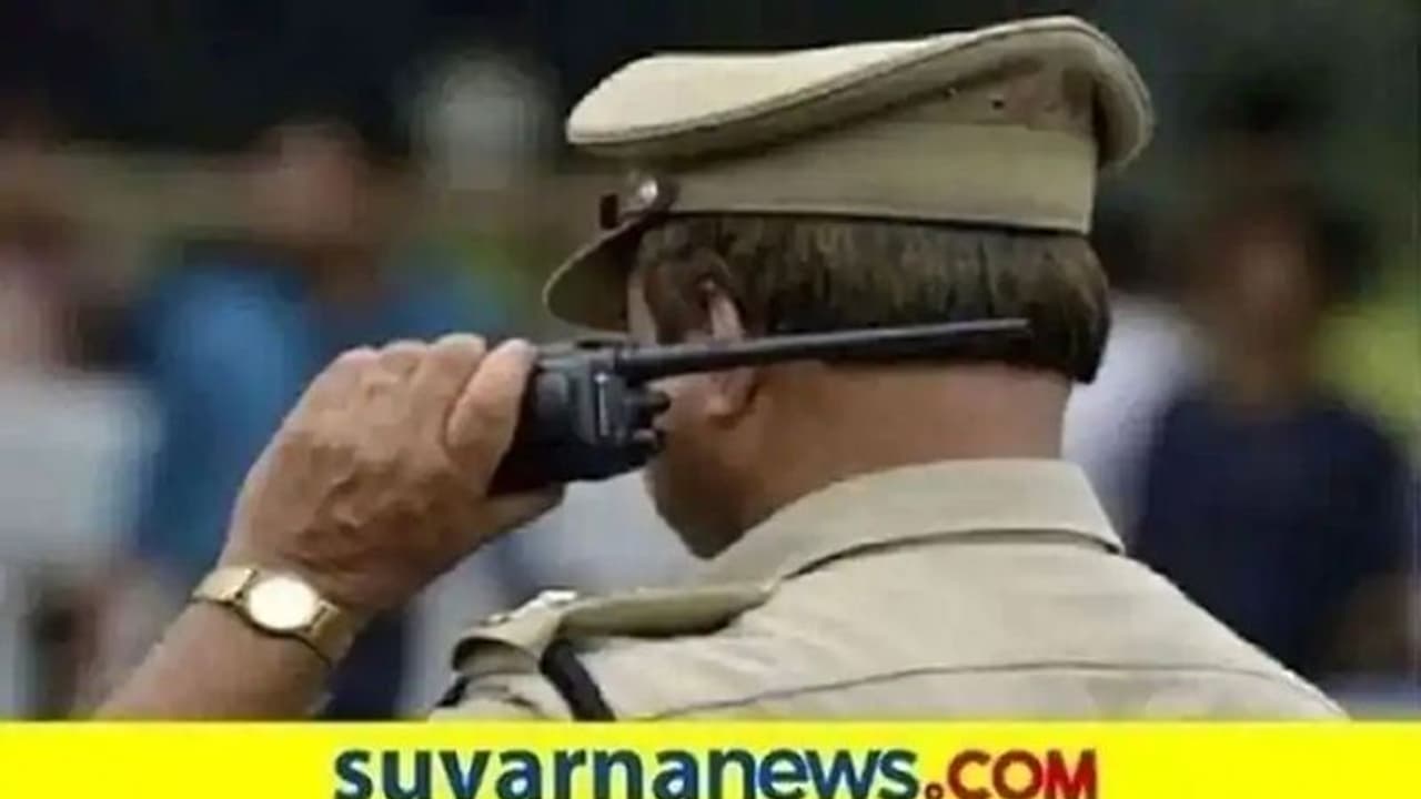 ಯಾದಗಿರಿ: ಪೊಲೀಸರನ್ನ ಕಂಡು ಏಪ್ರಾನ್ ಧರಿಸಿದ ಮಹಿಳೆ..! ಯಾದಗಿರಿ: ಪೊಲೀಸರನ್ನ ಕಂಡು ಏಪ್ರಾನ್ ಧರಿಸಿದ ಮಹಿಳೆ..!