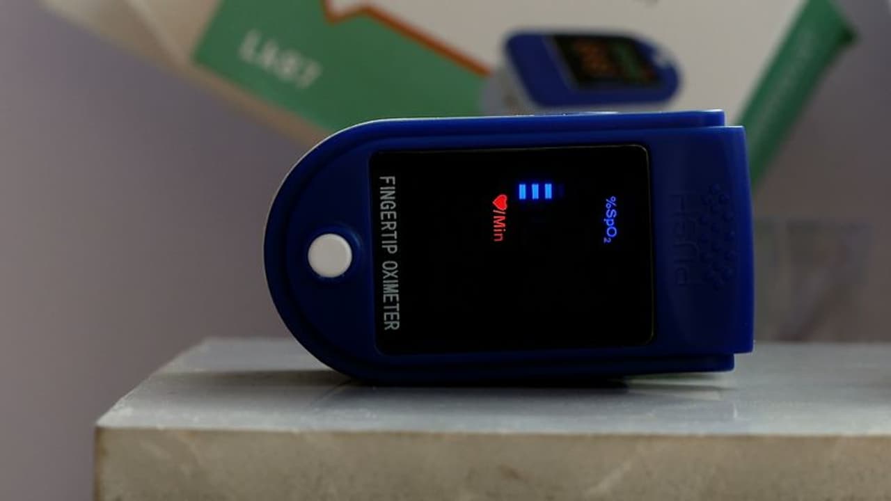 കൊവിഡ് പ്രതിരോധ ഉത്പന്നങ്ങൾക്ക് അമിത വിലയീടാക്കുന്നതിനിരെ നടപടികൾ കടുപ്പിച്ച് സംസ്ഥാന സർക്കാർ കൊവിഡ് പ്രതിരോധ ഉത്പന്നങ്ങൾക്ക് അമിത വിലയീടാക്കുന്നതിനിരെ നടപടികൾ കടുപ്പിച്ച് സംസ്ഥാന സർക്കാർ