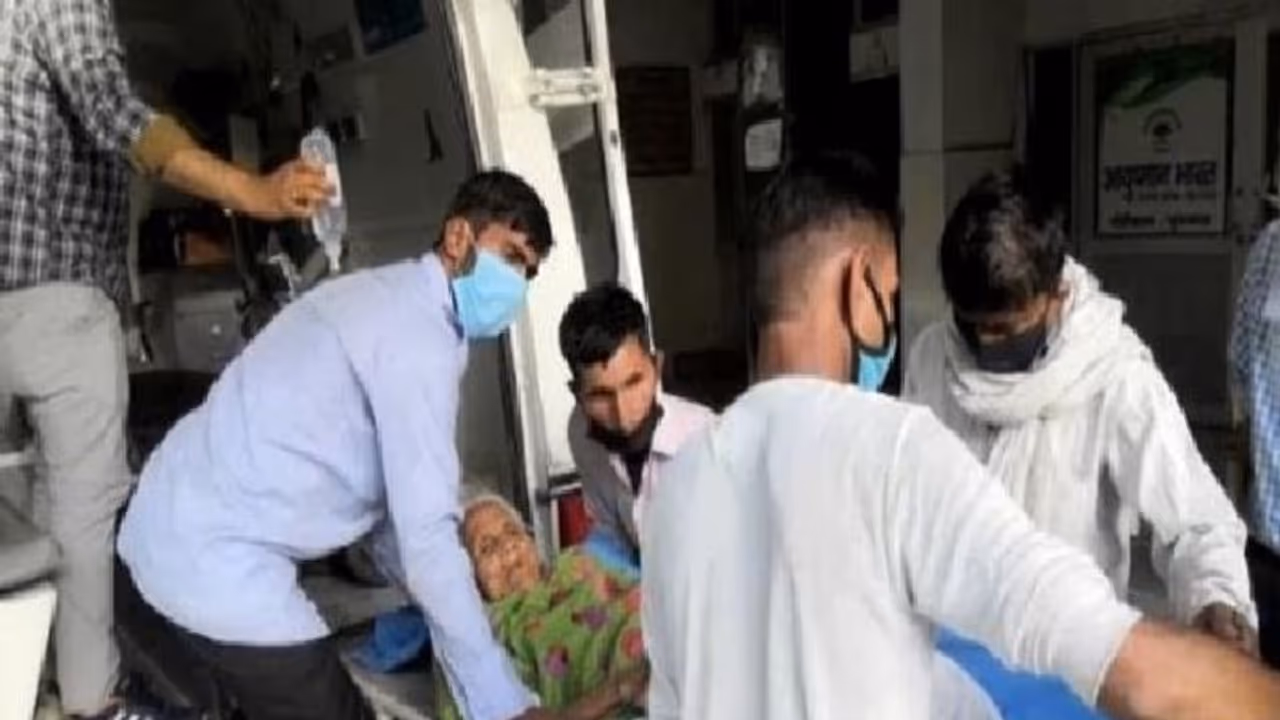 कोरोना से ज्यादा खतरनाक निकली बहू, 92 साल की सास का पहले गला घोंटा..नहीं मरी तो पीट पीटकर घर से निकाला