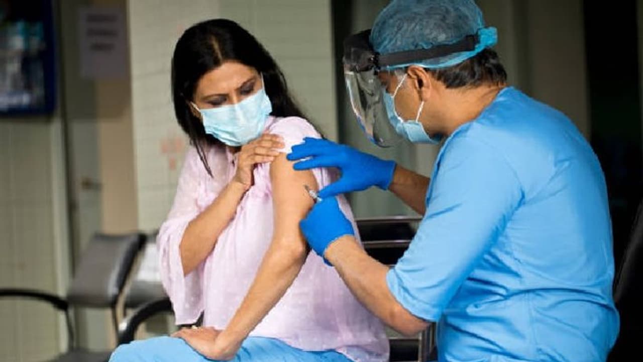 ಲಸಿಕೆ ಹಾಕಿದ ಬಳಿಕವೂ ಕೊರೋನಾ ಪರೀಕ್ಷೆ ಮಾಡಿಸಬೇಕೆ? ಲಸಿಕೆ ಹಾಕಿದ ಬಳಿಕವೂ ಕೊರೋನಾ ಪರೀಕ್ಷೆ ಮಾಡಿಸಬೇಕೆ?