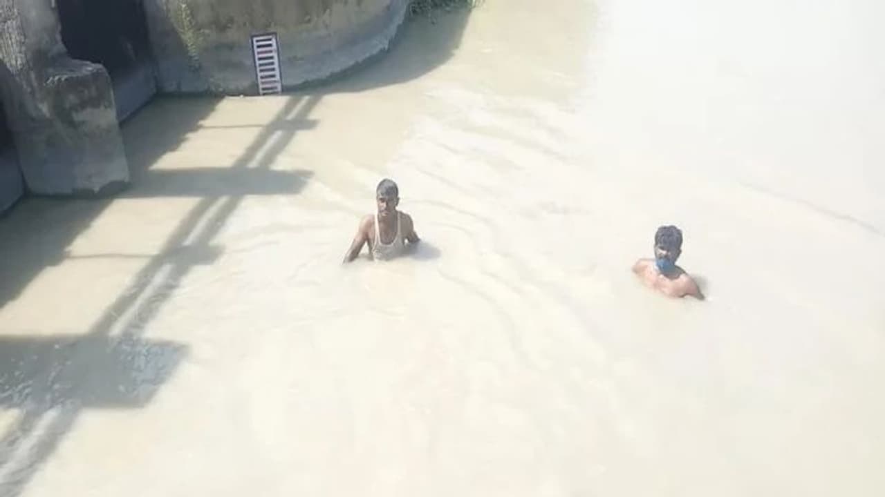 తెలుగు గంగ కాల్వలో పడి సాఫ్ట్ వేర్ ఇంజనీర్, మరొకరు మృతి తెలుగు గంగ కాల్వలో పడి సాఫ్ట్ వేర్ ఇంజనీర్, మరొకరు మృతి