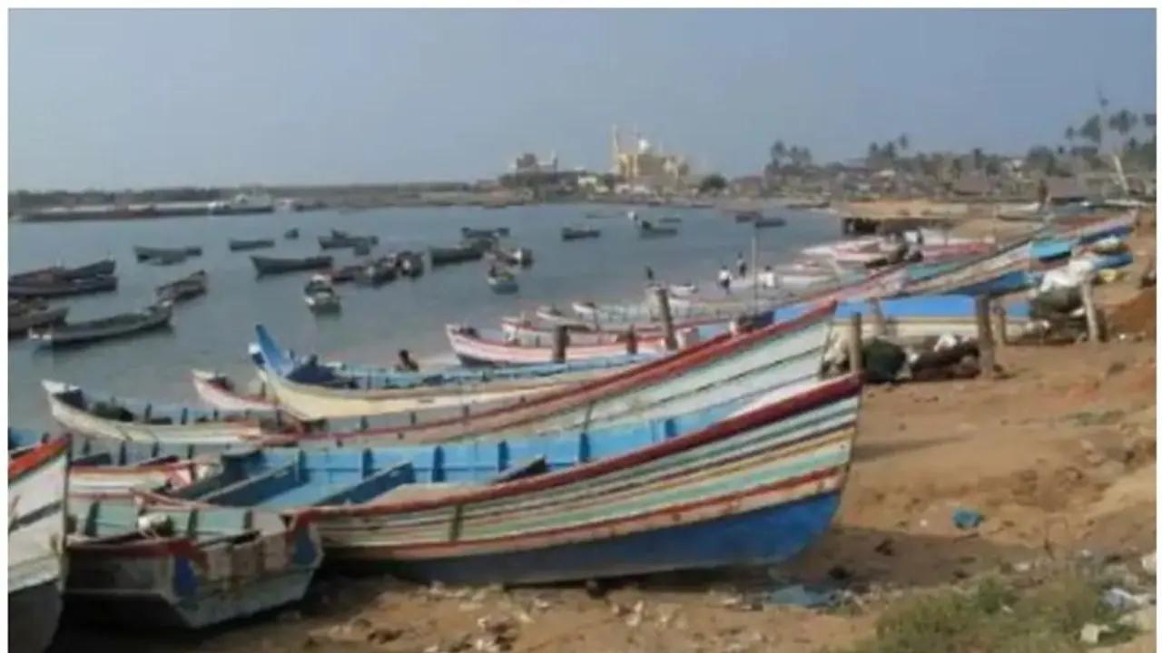 തൃശ്ശൂരില്‍ മത്സ്യബന്ധനത്തിന് അനുമതി; ആന്‍റിജന്‍ നെഗറ്റീവായവര്‍ക്ക് കടലില്‍ പോകാം