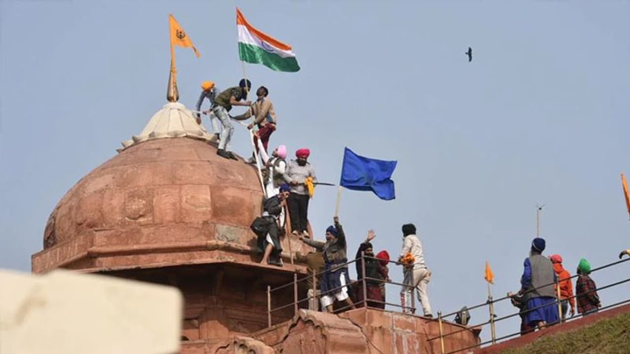 ಕೆಂಪುಕೋಟೆ ವಶಪಡಿಸಲು ಸಂಚು ನಡೆದಿತ್ತು;ಟ್ರಾಕ್ಟರ್ ರ್ಯಾಲಿ ಚಾರ್ಜ್ಶೀಟ್ನಲ್ಲಿ ಸ್ಫೋಟಕ ಮಾಹಿತಿ! ಕೆಂಪುಕೋಟೆ ವಶಪಡಿಸಲು ಸಂಚು ನಡೆದಿತ್ತು;ಟ್ರಾಕ್ಟರ್ ರ್ಯಾಲಿ ಚಾರ್ಜ್ಶೀಟ್ನಲ್ಲಿ ಸ್ಫೋಟಕ ಮಾಹಿತಿ!
