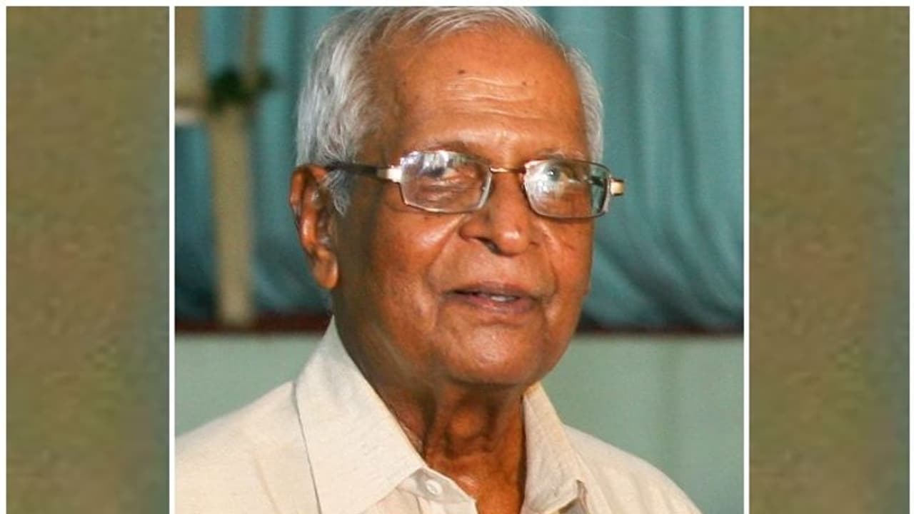 'സംഘപരിവാർ ശക്തിക്കൊപ്പം നിൽക്കുന്ന മകൾ ദുർപ്രചരണം നടത്തുന്നു', ആശുപത്രിക്കിടയിൽ നിന്ന് എംഎം ലോറൻസ്