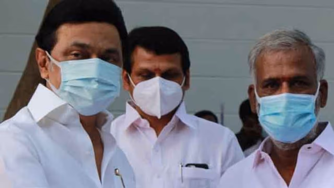 ஏழைகளின் பசி போக்க அமைச்சர் சேகர்பாபு எடுத்த அதிரடி முடிவு.. லாக்டவுனில் பிறப்பிக்கப்பட்ட தரமான உத்தரவு.!