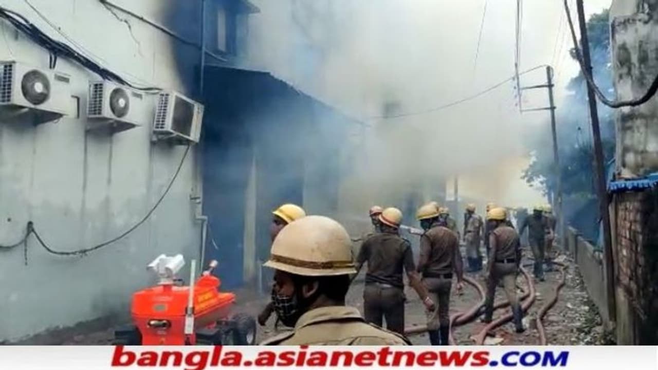 দীর্ঘ ৩৮ ঘন্টা পর নিভল সাজিরহাট কারখানার আগুন, অগ্নিদগ্ধ হয়েই কি নিখোঁজ ৪ ব্য়াক্তি