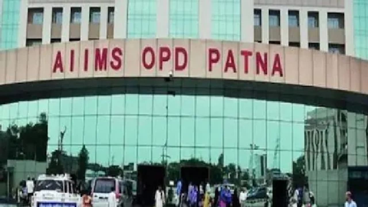 संक्रमित मरीज ने पटना एम्स की 5वीं मंजिल से लगाई छलांग, मरने से पहले बेटे को कहा मुझे यहां से ले चलो संक्रमित मरीज ने पटना एम्स की 5वीं मंजिल से लगाई छलांग, मरने से पहले बेटे को कहा मुझे यहां से ले चलो