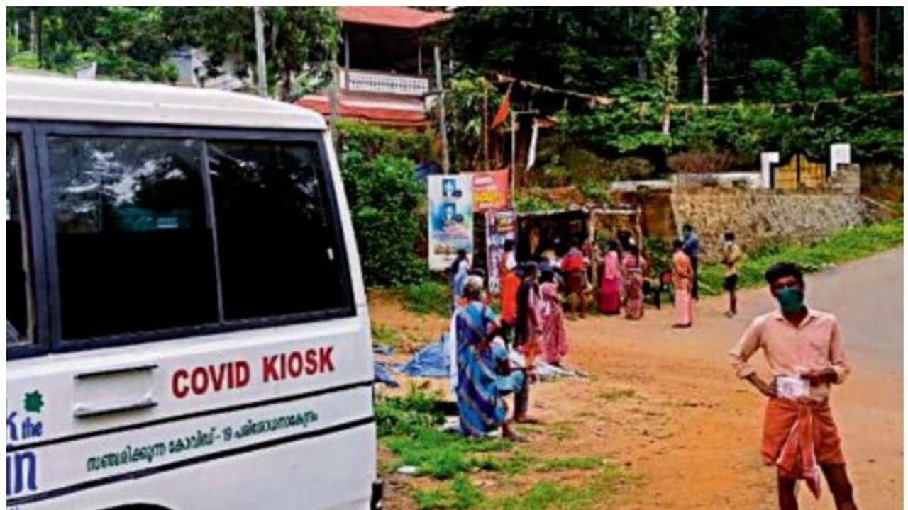 വയനാട്ടില്‍ ടിപി ആര്‍ കുറയുന്നു; ആദിവാസികള്‍ക്കിടയില്‍ രോ​ഗവ്യാപനം കുറയുന്നില്ല, ആശങ്ക