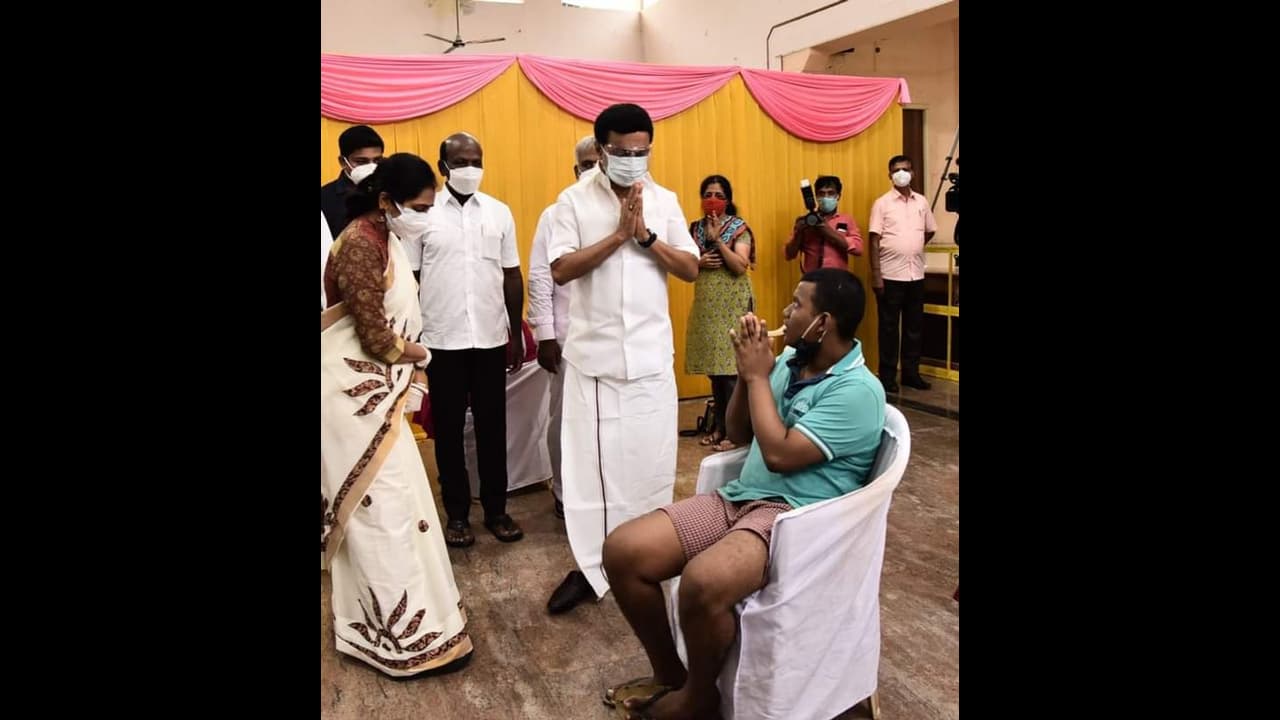 ‘இதை மட்டும் செய்தால் போதும்’ மாற்றுத்திறனாளிகள் வீடுகளுக்குச் சென்று தடுப்பூசி... சென்னை மாநகராட்சி அதிரடி..! ‘இதை மட்டும் செய்தால் போதும்’ மாற்றுத்திறனாளிகள் வீடுகளுக்குச் சென்று தடுப்பூசி... சென்னை மாநகராட்சி அதிரடி..!