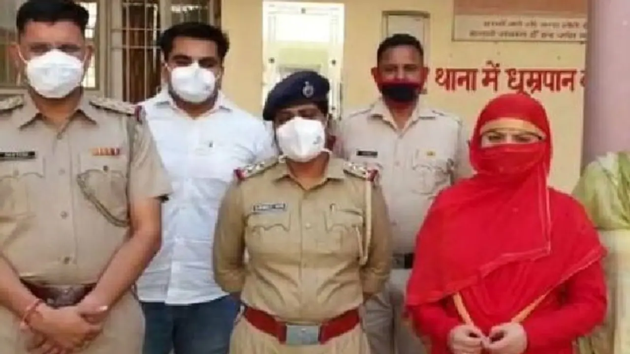 बड़ी शातिर निकली महिला: रेप केस में डॉक्टर से समझौता करने के मांगे 50 लाख, पत्नी ने सामने ला दी सच्चाई बड़ी शातिर निकली महिला: रेप केस में डॉक्टर से समझौता करने के मांगे 50 लाख, पत्नी ने सामने ला दी सच्चाई