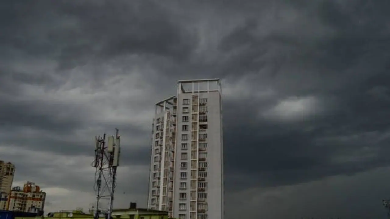 শুক্রবার থেকেই কমবে বৃষ্টির প্রকোপ, তবে নির্ধারিত সময়ের আগেই আসতে পারে বর্ষা, জানাল আলিপুর শুক্রবার থেকেই কমবে বৃষ্টির প্রকোপ, তবে নির্ধারিত সময়ের আগেই আসতে পারে বর্ষা, জানাল আলিপুর