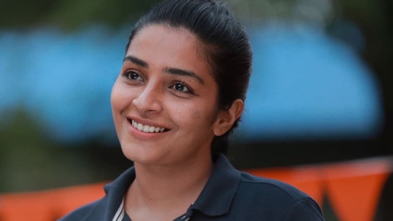 രജിഷ നായികയാവുന്ന സ്പോര്ട്സ് ഡ്രാമ; 'ഖൊ ഖൊ' ടെലിവിഷന് പ്രീമിയര് ഏഷ്യാനെറ്റില് രജിഷ നായികയാവുന്ന സ്പോര്ട്സ് ഡ്രാമ; 'ഖൊ ഖൊ' ടെലിവിഷന് പ്രീമിയര് ഏഷ്യാനെറ്റില്