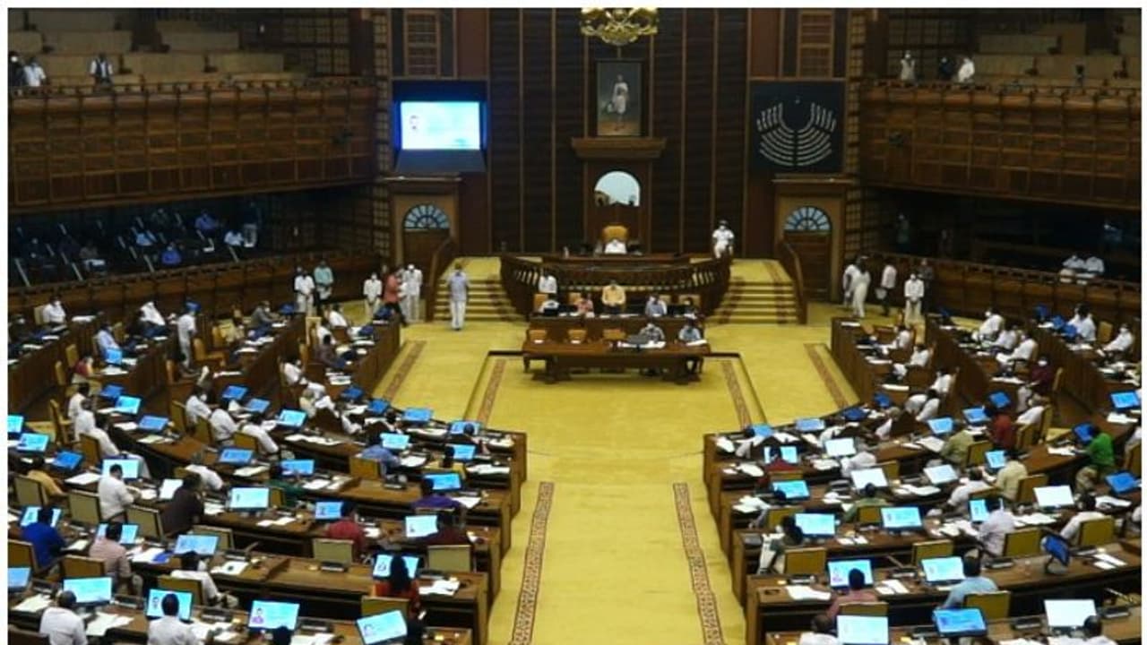 നഗരസഭ നികുതിവെട്ടിപ്പ്; 'അഴിമതിയിൽ ഇരട്ട ചങ്ക്', മേയർക്ക് ജനാധിപത്യ ബോധവും കുറവെന്ന് പ്രതിപക്ഷം