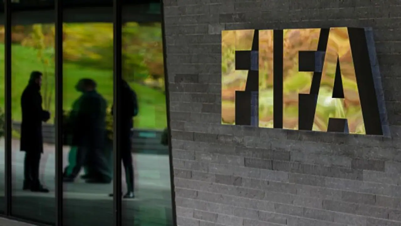 FIFA suspends Russia Ukraine club contracts; overseas players free to choose new teams FIFA suspends Russia Ukraine club contracts; overseas players free to choose new teams