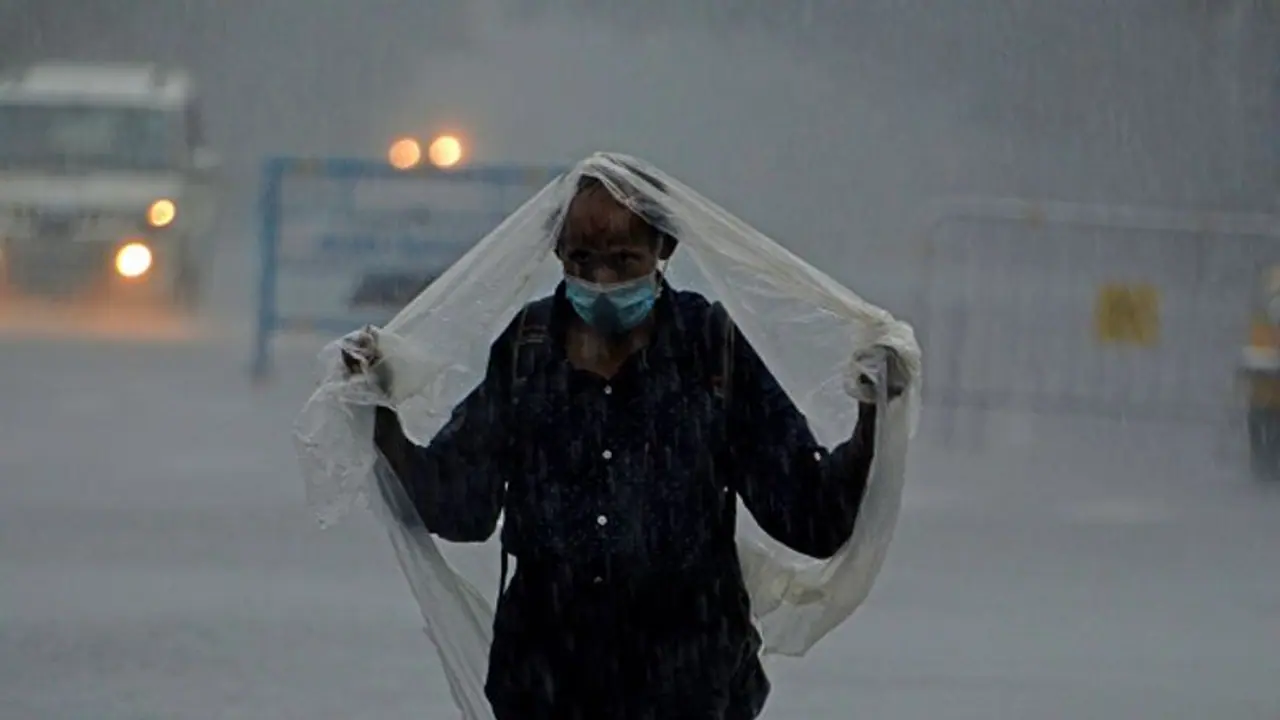 গাঙ্গেয় পশ্চিমবঙ্গের উপরে ঘূর্ণাবর্ত, প্রবল বর্ষণের পূর্বাভাস সারা বাংলায়