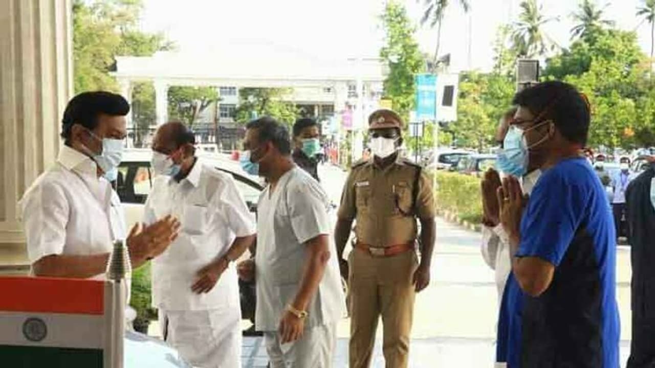 ஆ.ராசா மனைவியின் உடல்நலம் குறித்து நேரில் கேட்டறிந்த முதல்வர் ஸ்டாலின்..!