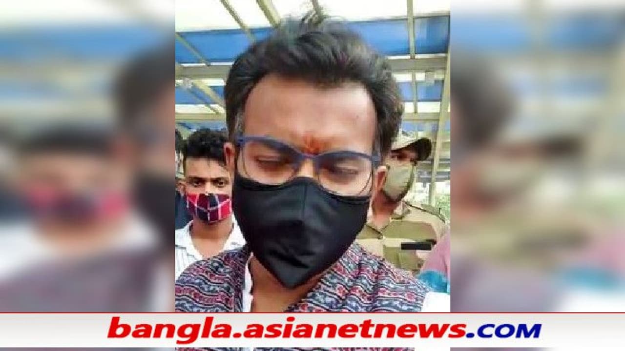 ভবানীপুরে নাকি 'বিষ মেশানো' ত্রাণ দিচ্ছেন রুদ্রনীল, সপাটে চড় মারলেন তৃণমূল নেতা ভবানীপুরে নাকি 'বিষ মেশানো' ত্রাণ দিচ্ছেন রুদ্রনীল, সপাটে চড় মারলেন তৃণমূল নেতা