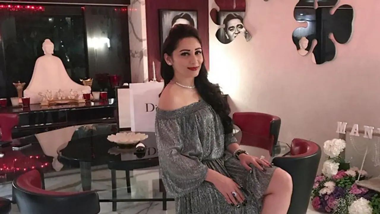 Sanjay Dutt's wife Maanayata Dutt turns boss lady; check out her latest look Sanjay Dutt's wife Maanayata Dutt turns boss lady; check out her latest look