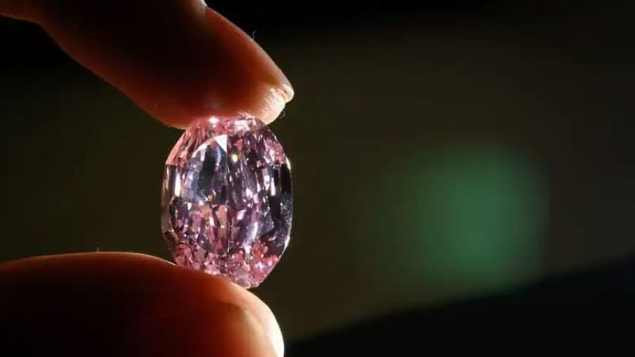 కర్నూలు జిల్లాలో వజ్రాల వేట: మరో రెండు విలువైన వజ్రాలు లభ్యం