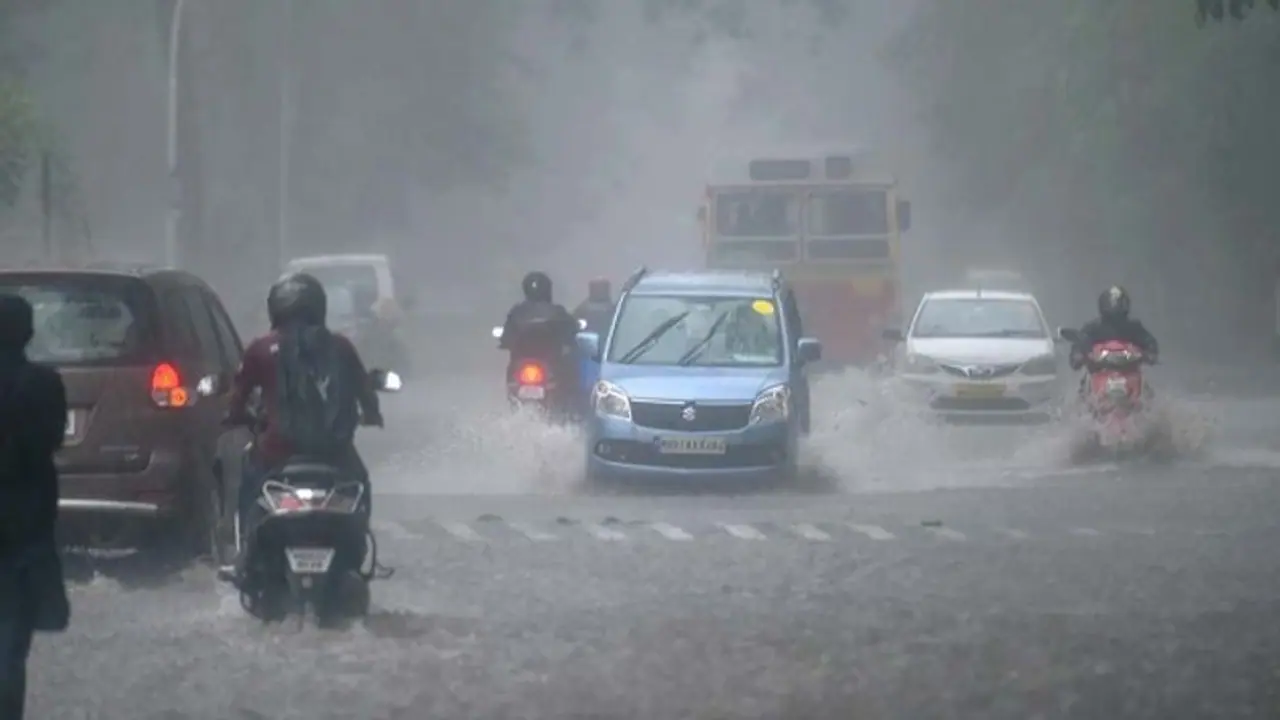 ರಾಜ್ಯದಲ್ಲಿ 3 ದಿನ ಭಾರೀ ಮಳೆ ಮುನ್ಸೂಚನೆ, ಹಲವು ಜಿಲ್ಲೆಗಳಲ್ಲಿ ರೆಡ್, ಆರೇಂಜ್, ಯೆಲ್ಲೋ ಅಲರ್ಟ್ ರಾಜ್ಯದಲ್ಲಿ 3 ದಿನ ಭಾರೀ ಮಳೆ ಮುನ್ಸೂಚನೆ, ಹಲವು ಜಿಲ್ಲೆಗಳಲ್ಲಿ ರೆಡ್, ಆರೇಂಜ್, ಯೆಲ್ಲೋ ಅಲರ್ಟ್