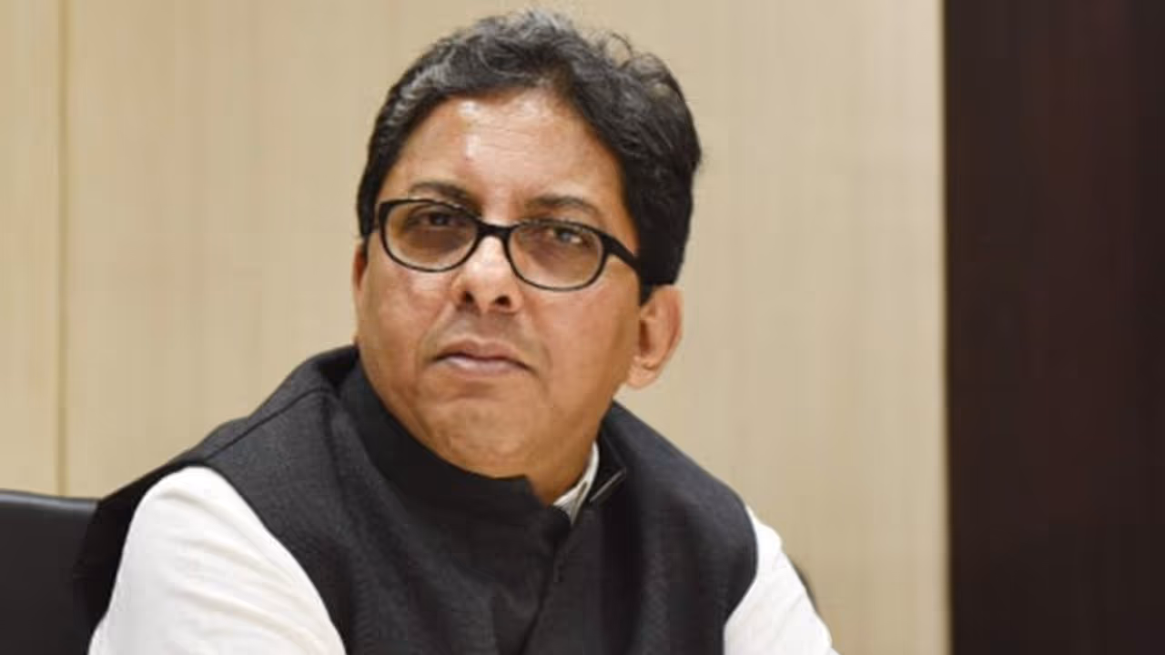 দিল্লিতে নয় নবান্নেই গেলেন আলাপন বন্দ্য়োপাধ্যায়, ব্যবস্থা নেবে কেন্দ্র দিল্লিতে নয় নবান্নেই গেলেন আলাপন বন্দ্য়োপাধ্যায়, ব্যবস্থা নেবে কেন্দ্র