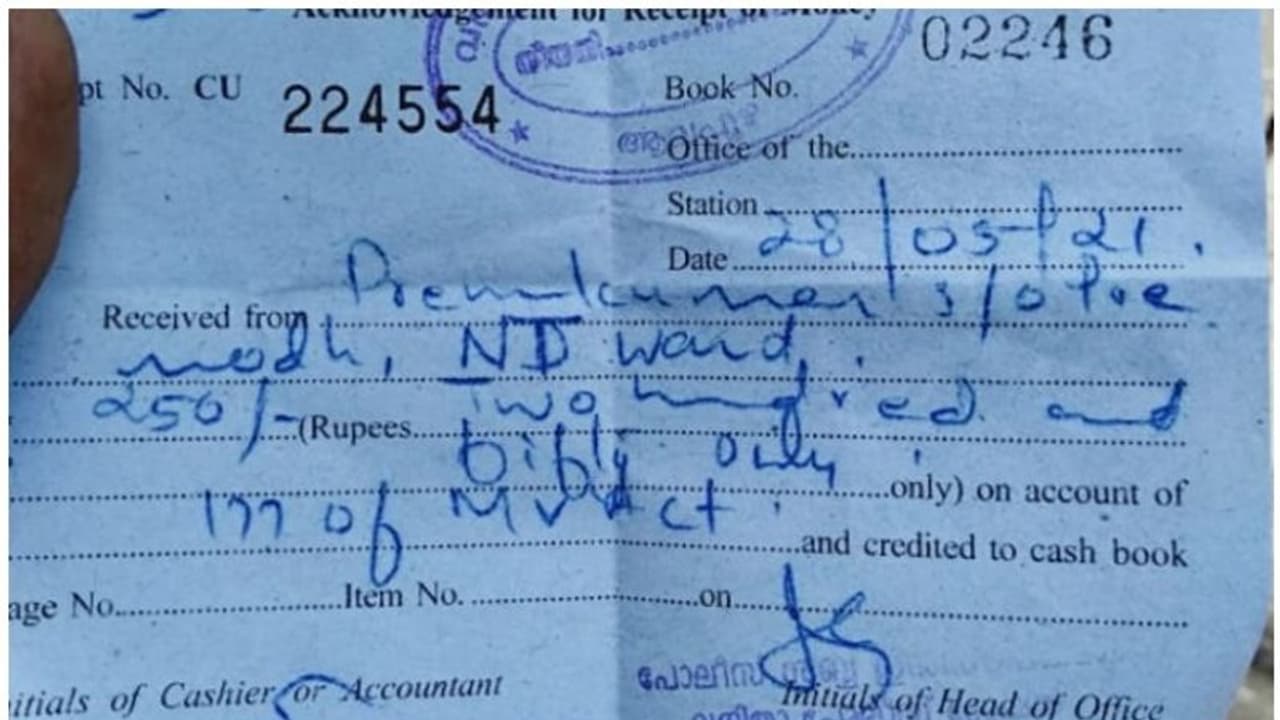 52 രൂപയുടെ റേഷൻ സാധനങ്ങൾ വാങ്ങാൻ പോയ ആൾക്ക് പോലീസിന്റെ വക പിഴ 250 52 രൂപയുടെ റേഷൻ സാധനങ്ങൾ വാങ്ങാൻ പോയ ആൾക്ക് പോലീസിന്റെ വക പിഴ 250