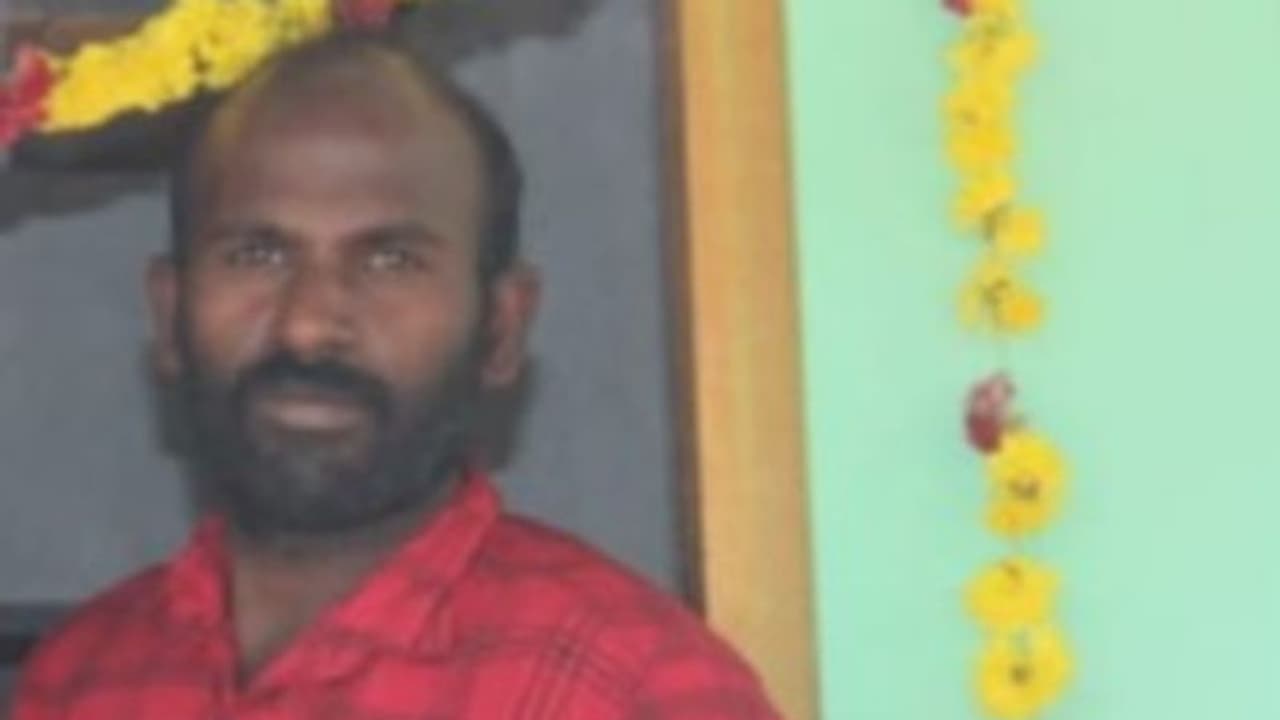 വൈദ്യുതി ലൈനില് നിന്നും ഷോക്കേറ്റ് തോട്ടം തൊഴിലാളി മരിച്ചു വൈദ്യുതി ലൈനില് നിന്നും ഷോക്കേറ്റ് തോട്ടം തൊഴിലാളി മരിച്ചു