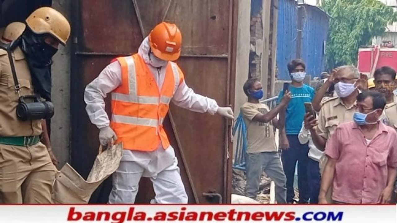 ৫৭ ঘন্টা পর সাজিরহাটের গেঞ্জি কারখানা থেকে উদ্ধার ৪ অগ্নিদগ্ধ দেহ, ঘটনাস্থলে ফরেন্সিক টিম ৫৭ ঘন্টা পর সাজিরহাটের গেঞ্জি কারখানা থেকে উদ্ধার ৪ অগ্নিদগ্ধ দেহ, ঘটনাস্থলে ফরেন্সিক টিম