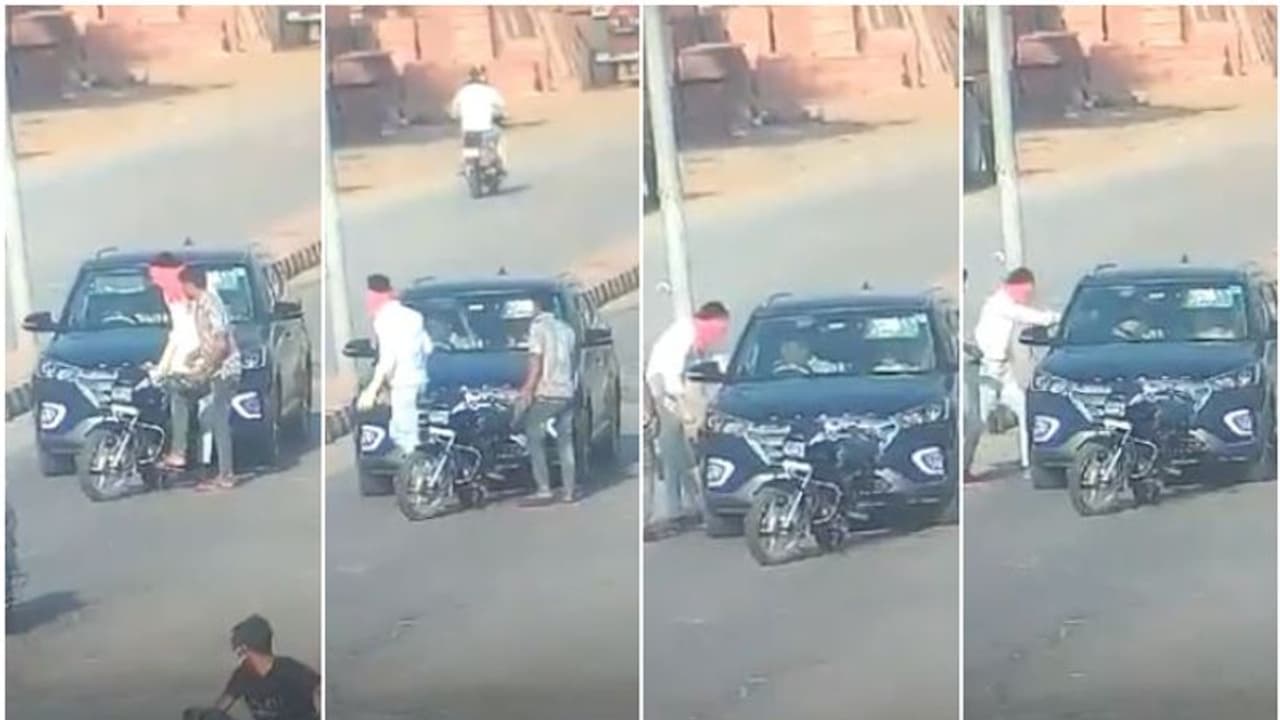 യുവതിയെയും കുഞ്ഞിനെയും ചുട്ടുകൊന്നു; ജാമ്യത്തിലിറങ്ങിയ ഡോക്ടര് ദമ്പതിമാരെ നടുറോഡില് വെടിവെച്ച് കൊന്നു യുവതിയെയും കുഞ്ഞിനെയും ചുട്ടുകൊന്നു; ജാമ്യത്തിലിറങ്ങിയ ഡോക്ടര് ദമ്പതിമാരെ നടുറോഡില് വെടിവെച്ച് കൊന്നു