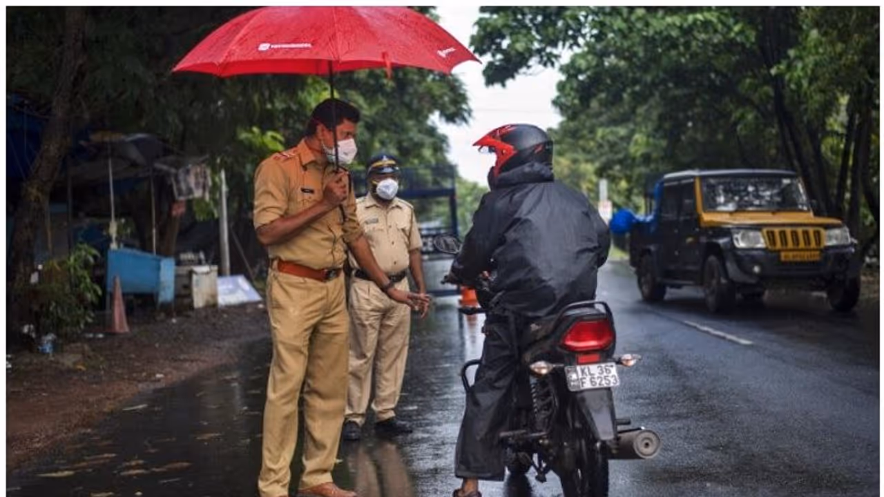 പാലക്കാട് ജില്ലയിലെ എട്ട് തദ്ദേശ സ്ഥാപനങ്ങൾ കൂടി പൂർണ്ണമായി അടച്ചിടാൻ ഉത്തരവ്; ലോക്ക്ഡൗൺ ഇളവുകളില്ല പാലക്കാട് ജില്ലയിലെ എട്ട് തദ്ദേശ സ്ഥാപനങ്ങൾ കൂടി പൂർണ്ണമായി അടച്ചിടാൻ ഉത്തരവ്; ലോക്ക്ഡൗൺ ഇളവുകളില്ല
