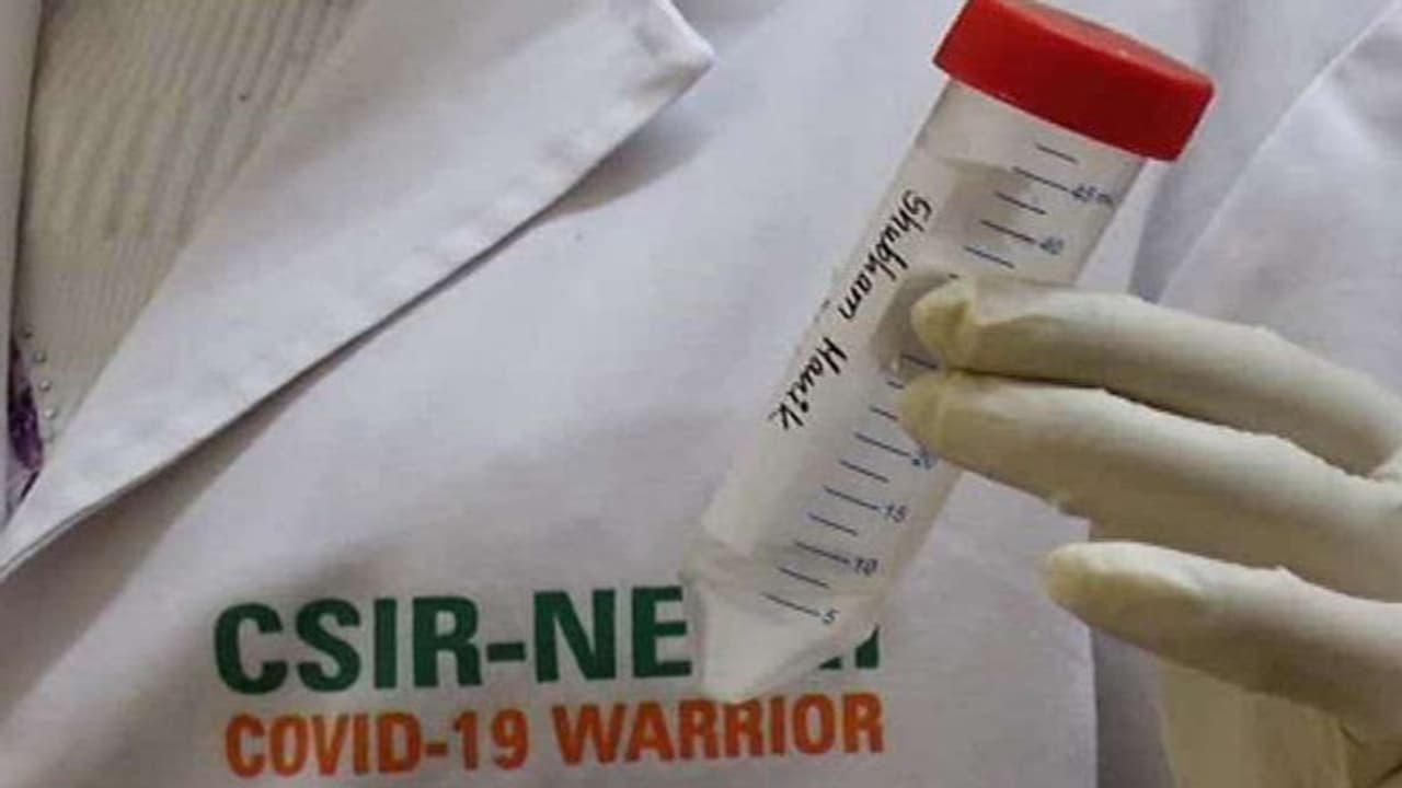 Covid19: கொரோனா நோயாளியுடன் தொடர்பில் இருந்தாலும் பரிசோதனை தேவையில்லை? புதிய வழிகாட்டு நெறிமுறை கூறுவது என்ன?