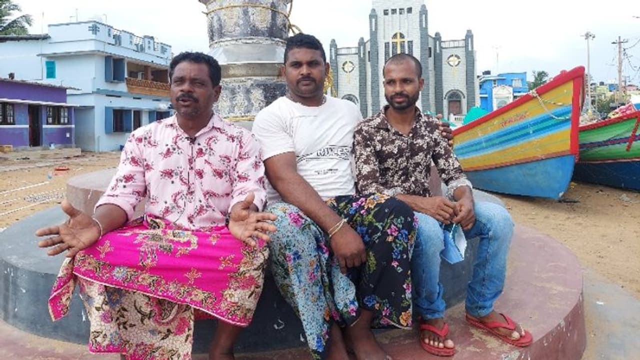 മറിഞ്ഞ വള്ളത്തിൽ നിന്ന് രക്ഷിച്ച 'ദൈവദൂതൻ', സുബ്രദോയെ വിശേഷിപ്പിക്കാൻ തോമസിനും നെപ്പോളിയനും മറ്റ് പേരുകളില്ല മറിഞ്ഞ വള്ളത്തിൽ നിന്ന് രക്ഷിച്ച 'ദൈവദൂതൻ', സുബ്രദോയെ വിശേഷിപ്പിക്കാൻ തോമസിനും നെപ്പോളിയനും മറ്റ് പേരുകളില്ല