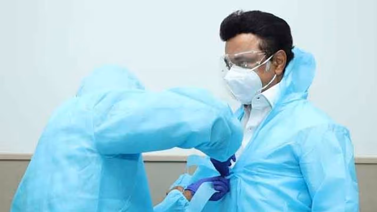 கவச உடை அணிந்து அச்சம் தவிர்த்த மு.க.ஸ்டாலின்.. கொங்கு மண்டலத்தில் அசத்தல்.!