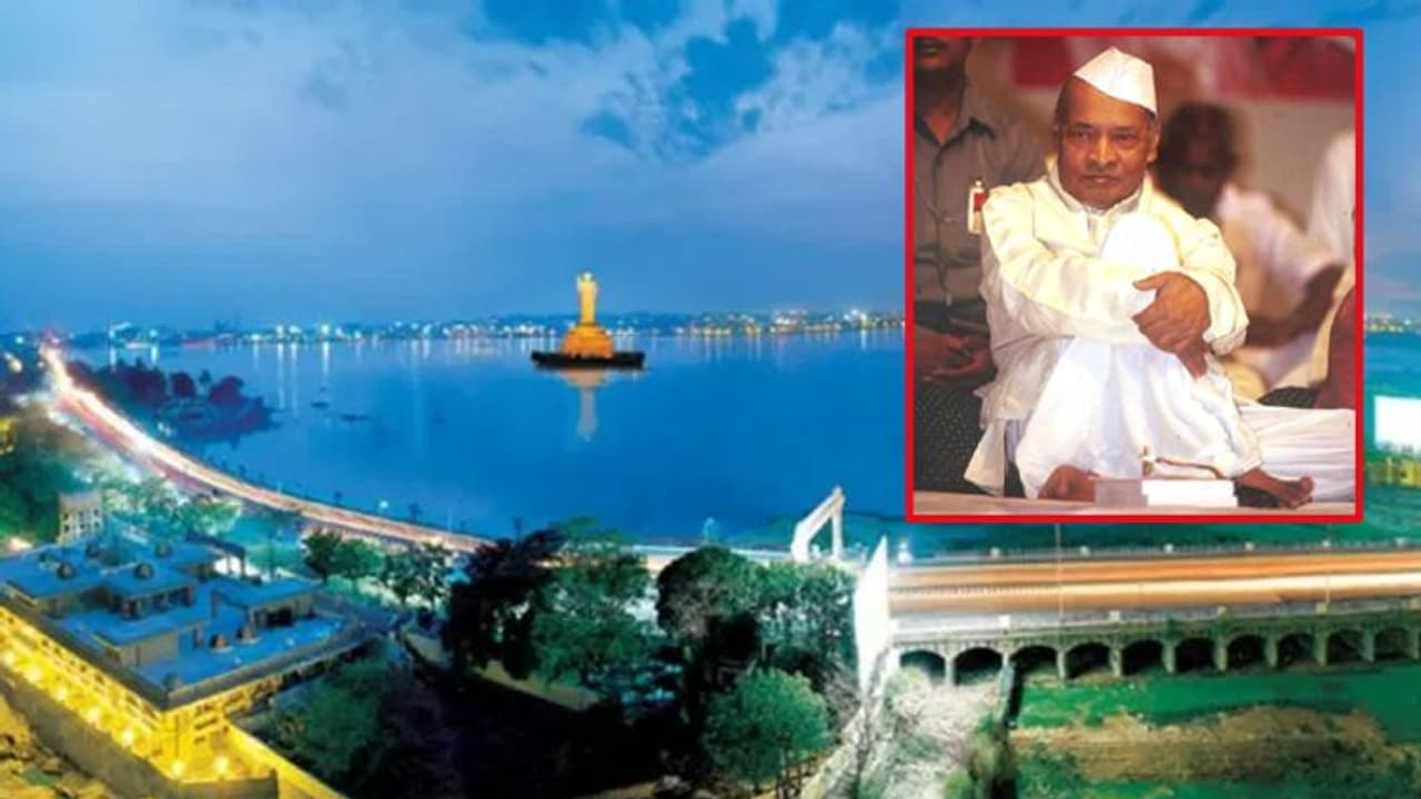 మాట నిలబెట్టుకున్న కేసీఆర్ : నెక్లెస్ రోడ్ పేరు మార్పు.. ‘‘ పీవీ నరసింహారావు మార్గ్’’గా నామకరణం మాట నిలబెట్టుకున్న కేసీఆర్ : నెక్లెస్ రోడ్ పేరు మార్పు.. ‘‘ పీవీ నరసింహారావు మార్గ్’’గా నామకరణం