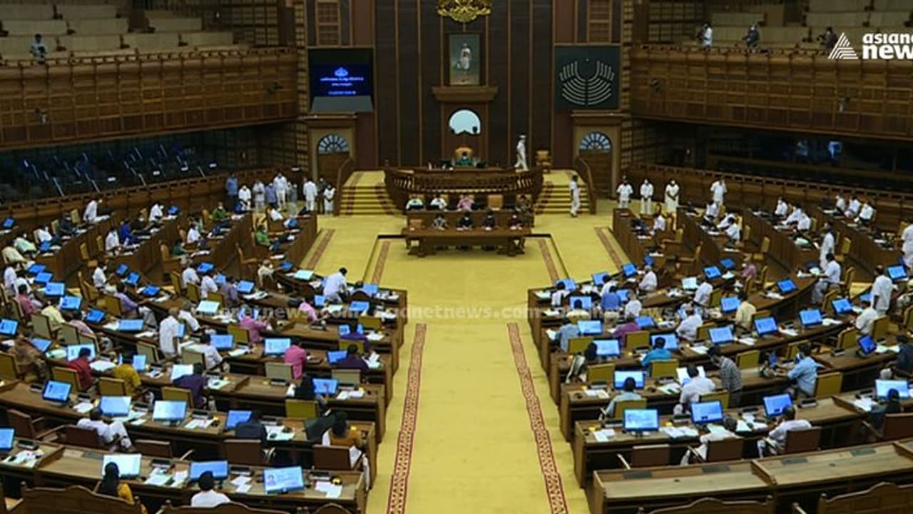 വന്യജീവി പ്രശ്നം നിയമസഭയിലുന്നയിച്ച് പ്രതിപക്ഷം; മനുഷ്യ ജീവന് നഷ്ടപ്പെടന്ന സാഹചര്യം ഗൗരവതരമെന്ന് വനംമന്ത്രി വന്യജീവി പ്രശ്നം നിയമസഭയിലുന്നയിച്ച് പ്രതിപക്ഷം; മനുഷ്യ ജീവന് നഷ്ടപ്പെടന്ന സാഹചര്യം ഗൗരവതരമെന്ന് വനംമന്ത്രി