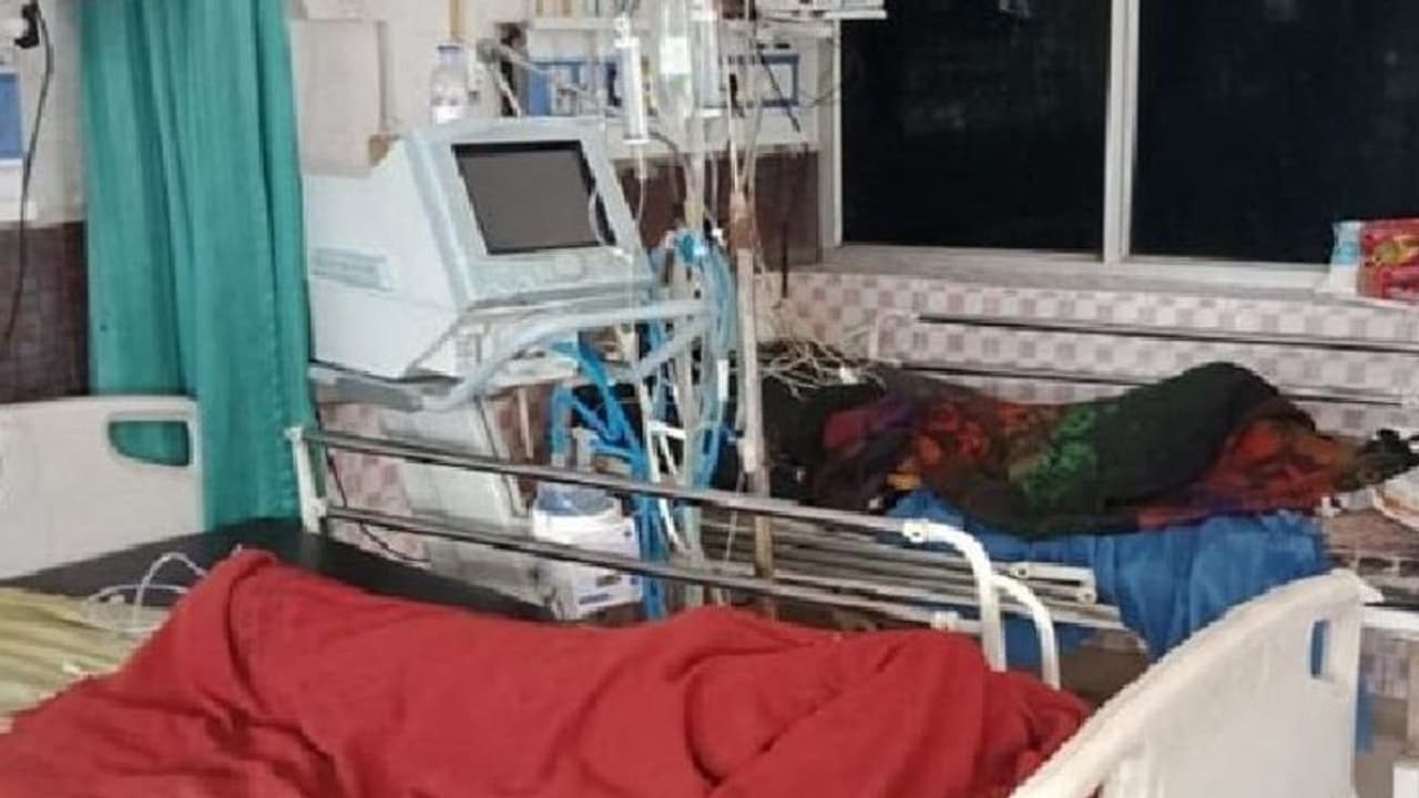 बिहार के दरभंगा में 24 घंटे के अंदर 4 बच्चों की मौत, कोरोना ने ढाई माह के मासूम को भी नहीं छोड़ा बिहार के दरभंगा में 24 घंटे के अंदर 4 बच्चों की मौत, कोरोना ने ढाई माह के मासूम को भी नहीं छोड़ा