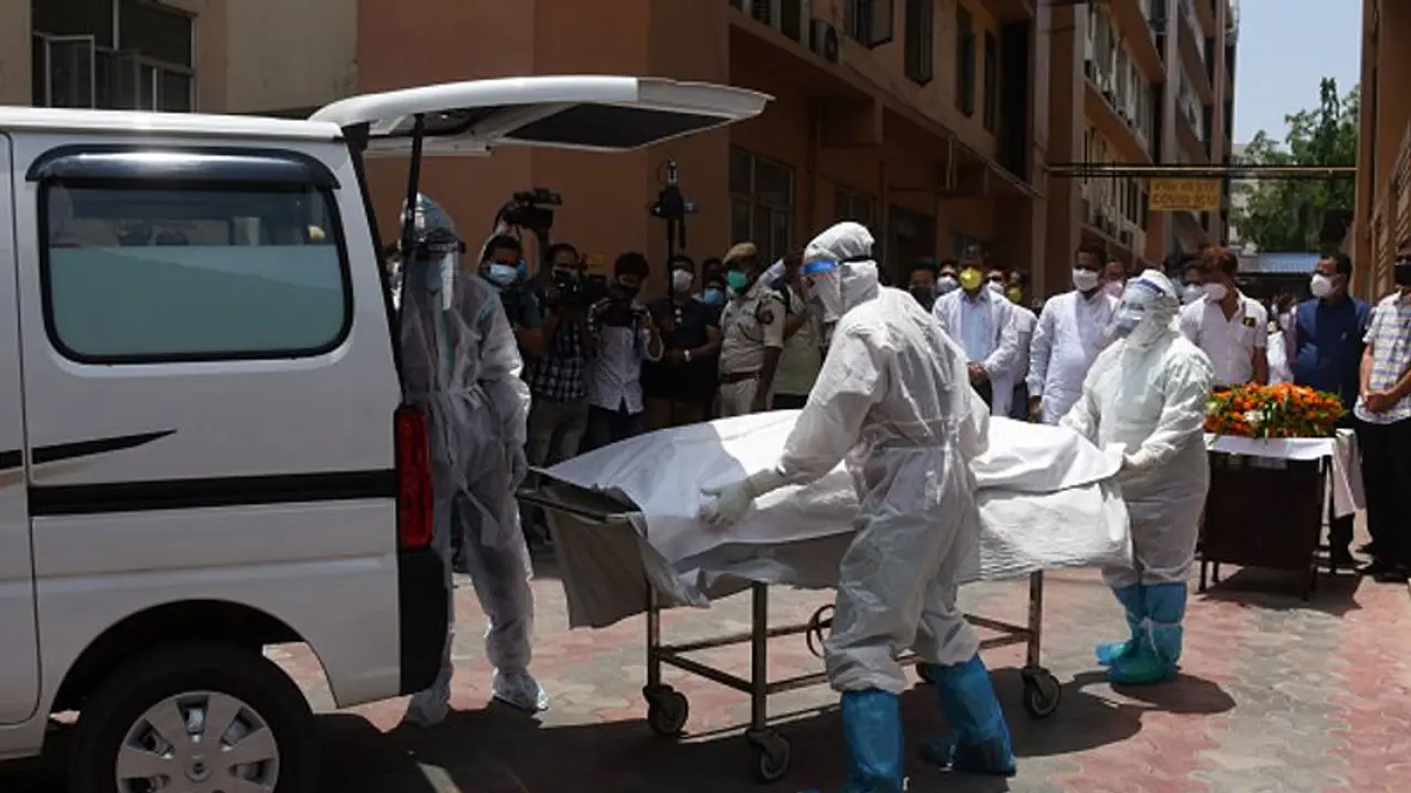 கொரோனாவால் உயிரிழந்தவர்களுக்கு ரூ.1 லட்சம் நிவாரணம்... மாஸ் அறிவிப்பு வெளியிட்ட முதல்வர்..! கொரோனாவால் உயிரிழந்தவர்களுக்கு ரூ.1 லட்சம் நிவாரணம்... மாஸ் அறிவிப்பு வெளியிட்ட முதல்வர்..!