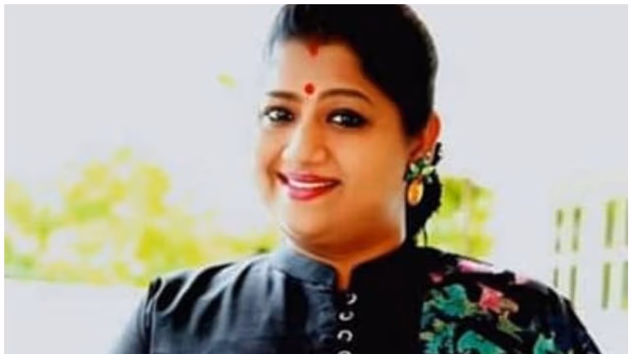 ഇഎംസിസി ബോംബാക്രമണ കേസ്; ചലച്ചിത്ര താരം പ്രിയങ്കയെ പൊലീസ് ചോദ്യം ചെയ്യുന്നു