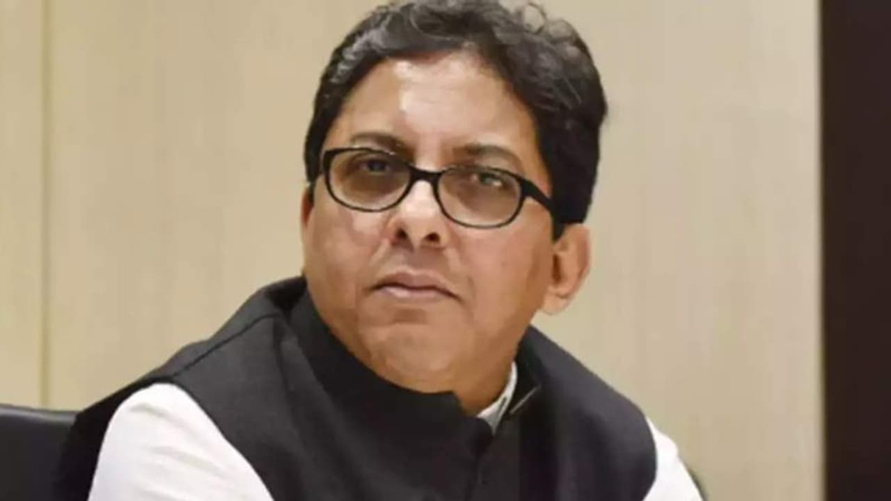 Alapan Bandyopadhyay: আলপনকে খুনের হুমকি চিঠি পাঠিয়েছিলেন শহরেরই এক চিকিৎসক, পুলিশের জালে ৩ Alapan Bandyopadhyay: আলপনকে খুনের হুমকি চিঠি পাঠিয়েছিলেন শহরেরই এক চিকিৎসক, পুলিশের জালে ৩