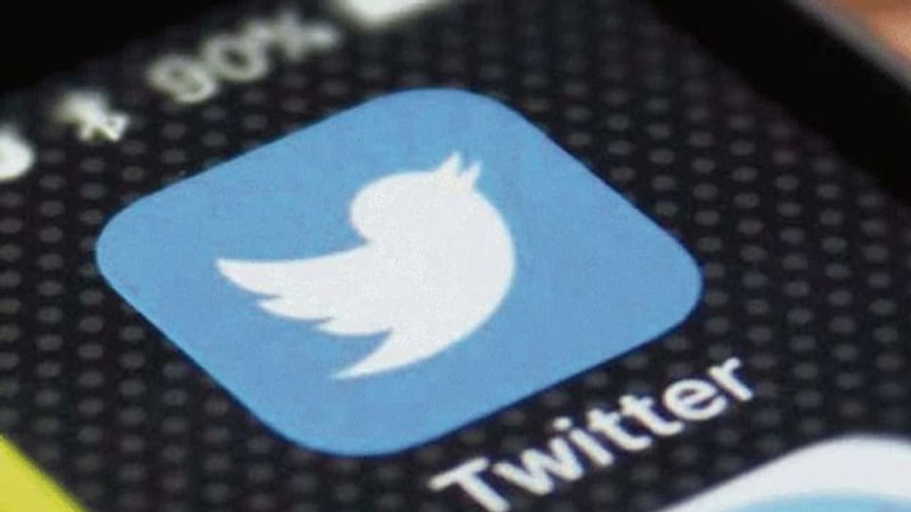 ട്വിറ്ററിനെതിരെ നിലപാട് കടുപ്പിച്ച് കേന്ദ്രസർക്കാർ; കേസ് എടുക്കാൻ ആലോചന ട്വിറ്ററിനെതിരെ നിലപാട് കടുപ്പിച്ച് കേന്ദ്രസർക്കാർ; കേസ് എടുക്കാൻ ആലോചന