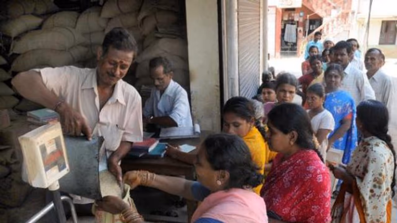 ಅನ್ನಭಾಗ್ಯದಡಿ ಈ ತಿಂಗಳು ಸಿಗಲಿದೆ 15 ಕಿಲೋ ಅಕ್ಕಿ: ಫೆಬ್ರವರಿ ಹೆಚ್ಚುವರಿ ಅಕ್ಕಿ ಈಗ ವಿತರಣೆ ಅನ್ನಭಾಗ್ಯದಡಿ ಈ ತಿಂಗಳು ಸಿಗಲಿದೆ 15 ಕಿಲೋ ಅಕ್ಕಿ: ಫೆಬ್ರವರಿ ಹೆಚ್ಚುವರಿ ಅಕ್ಕಿ ಈಗ ವಿತರಣೆ