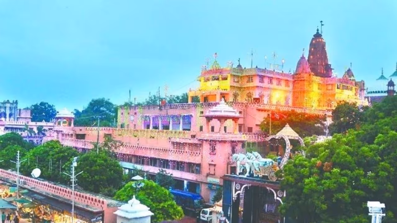 இயற்கைக்கு அப்பால் நடக்கும் நிகழ்வுகள்..."மர்மங்கள் " நிறைந்த பிருந்தாவன கோவில்கள் பற்றி தெரியுமா? இயற்கைக்கு அப்பால் நடக்கும் நிகழ்வுகள்..."மர்மங்கள் " நிறைந்த பிருந்தாவன கோவில்கள் பற்றி தெரியுமா?