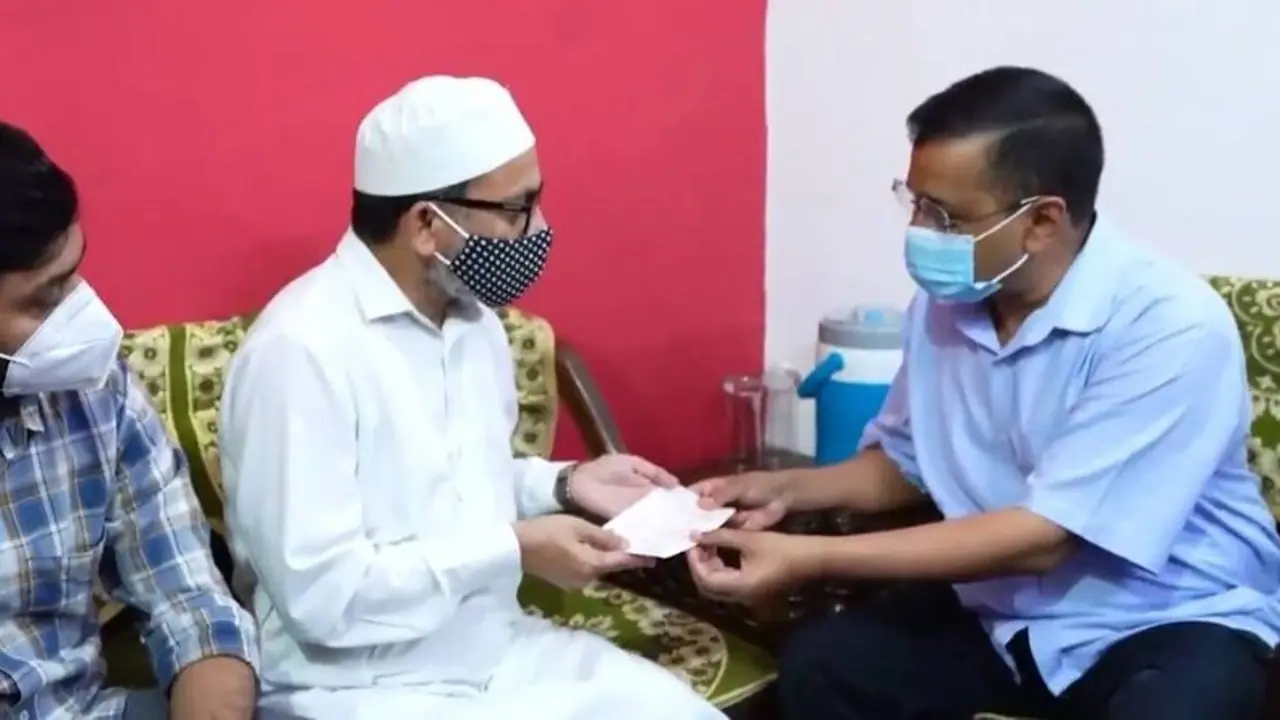 கடமையை செய்ததற்கு காசா..? ரூ.1 கோடி இழப்பீட்டு தொகையை வாங்க மறுத்து தேசத்தையே நெகிழ வைத்த மருத்துவரின் தந்தை கடமையை செய்ததற்கு காசா..? ரூ.1 கோடி இழப்பீட்டு தொகையை வாங்க மறுத்து தேசத்தையே நெகிழ வைத்த மருத்துவரின் தந்தை