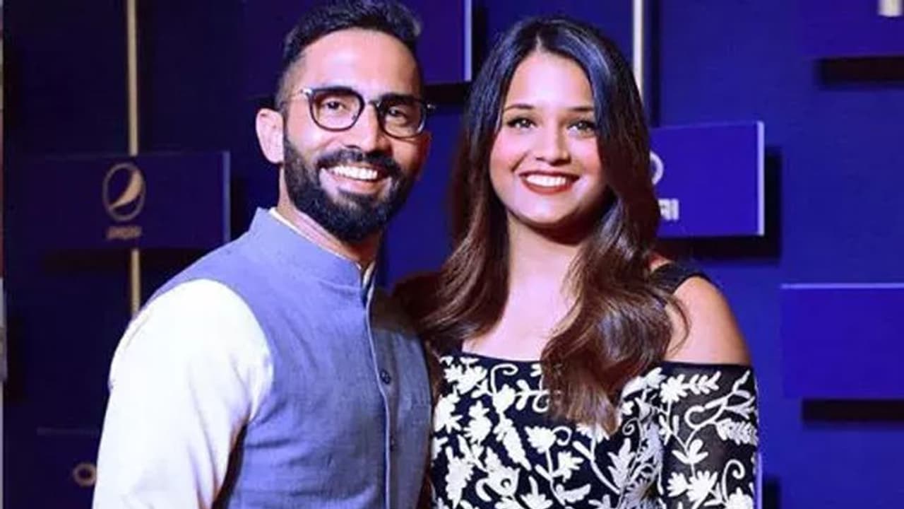 One word Trend ವೈರಲ್ ಆಯ್ತು ದಿನೇಶ್ ಕಾರ್ತಿಕ್ ದೀಪಿಕಾ ಪಲ್ಲಿಕಲ್ ಜೋಡಿಯ ಒಂದೇ ಶಬ್ದದ ಟ್ವೀಟ್!