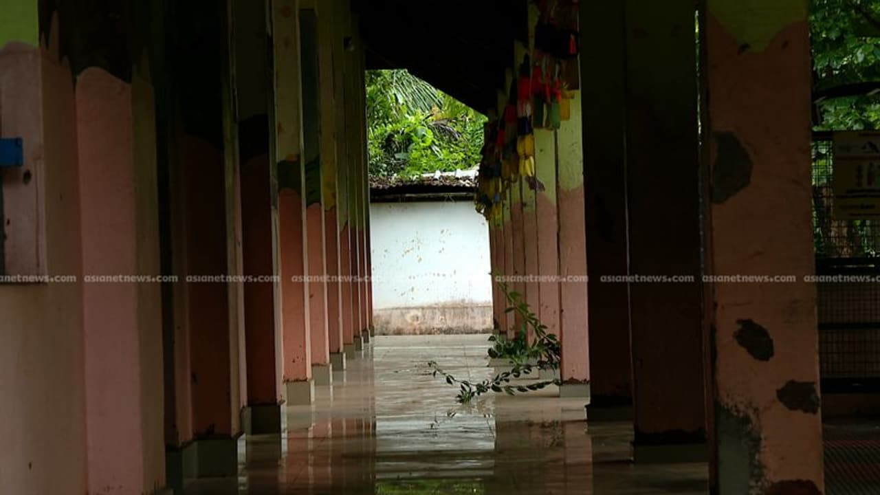 അധ്യാപകരുടെ കുറവ് രൂക്ഷം; ഓൺലൈനാകുമ്പോൾ ക്ലാസെടുക്കാൻ ആളില്ല അധ്യാപകരുടെ കുറവ് രൂക്ഷം; ഓൺലൈനാകുമ്പോൾ ക്ലാസെടുക്കാൻ ആളില്ല