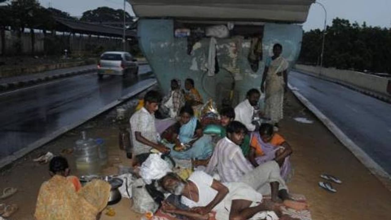 வீடில்லாதவர்களுக்கும் இதை உடனடியாக செய்யுங்கள்... தமிழக அரசுக்கு ஐகோர்ட் அறிவுறுத்தல்...! வீடில்லாதவர்களுக்கும் இதை உடனடியாக செய்யுங்கள்... தமிழக அரசுக்கு ஐகோர்ட் அறிவுறுத்தல்...!