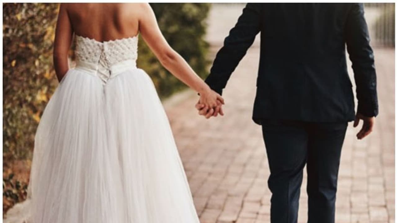 ഒരുമാസത്തെ അവധി കിട്ടാൻ വേണ്ടി ഈ ബാങ്കുദ്യോഗസ്ഥൻ വിവാഹം കഴിച്ചത് നാലുവട്ടം