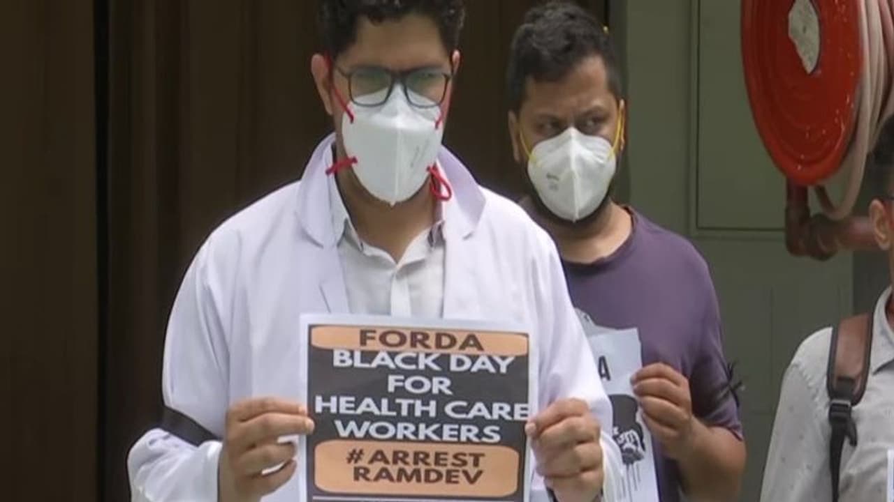 ಬಾಬಾ ರಾಮ್‌ದೇವ್ ವಿರುದ್ಧ ದೇಶಾದ್ಯಂತ ವೈದ್ಯರ 'ಬ್ಲಾಕ್ ಡೇ' ಪ್ರತಿಭಟನೆ!